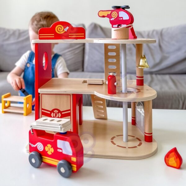 11122025693b035262734.jpeg VIGA Drewniany Garaż Remiza Straży Pożarnej Zestaw 14 el